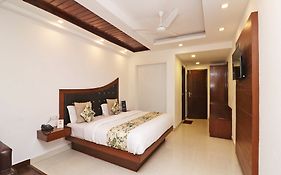 Oyo 17070 Varindavan Resort
